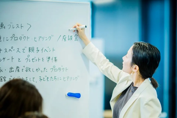 女性活躍推進法改正で、健康と子育ての従業員支援プログラムを強化 画像